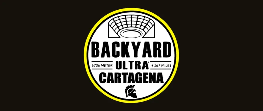 Logotipo circular de la Backyard Ultra Cartagena, con el Palacio de Deportes dibujado, la distancia de 6.706 metros y un casco romano