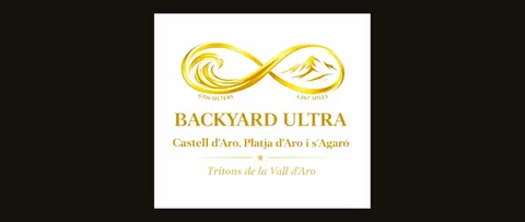 Logotipo de la Backyard Ultra Platja d'Aro: un símbolo de infinito dorado formado por una ola y una cordillera, con las leyendas 6706 meters y 4,167 miles