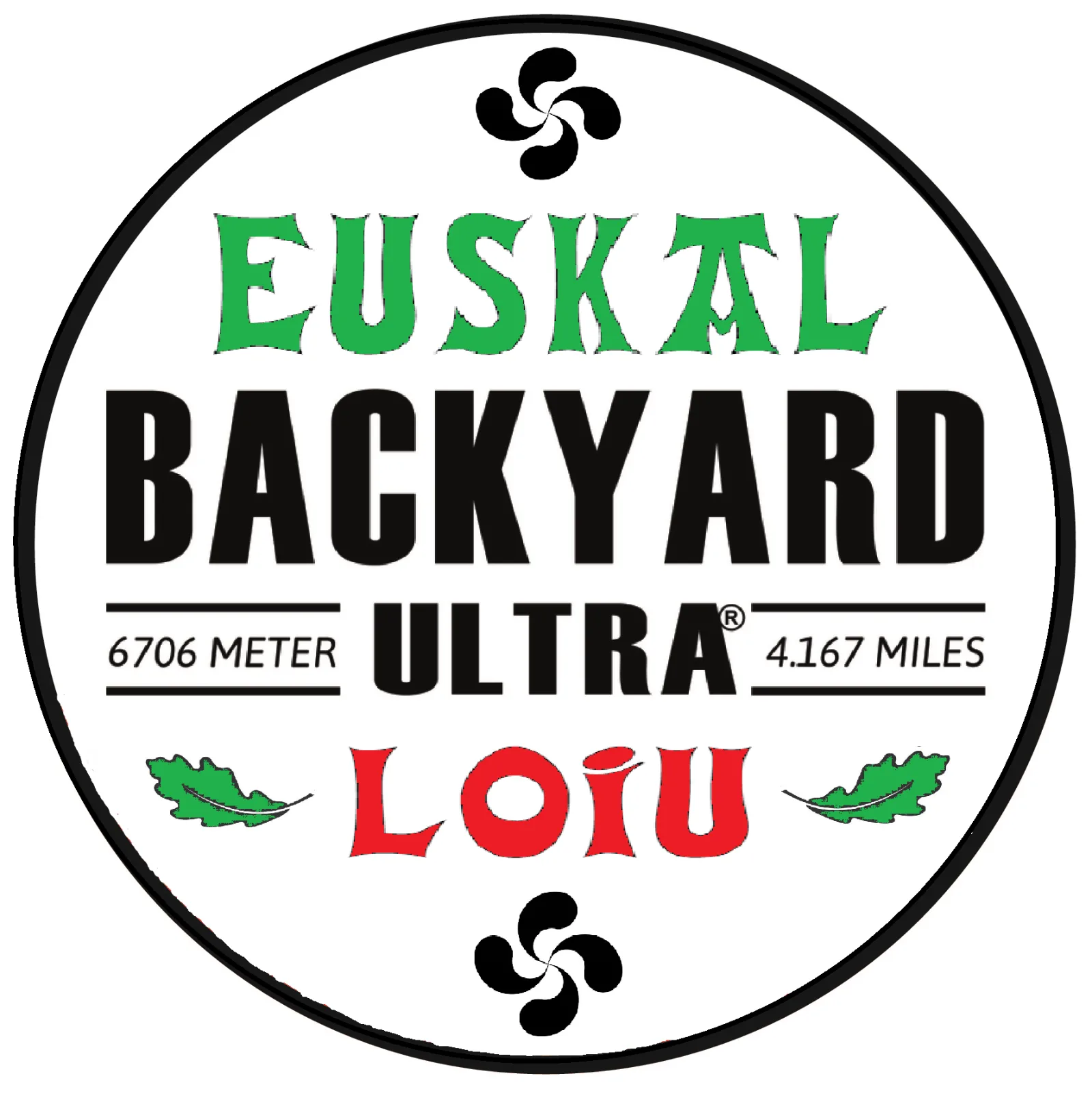 Emblema circular del Euskal Backyard Ultra: dos lauburus negros arriba y abajo, el texto "EUSKAL" en verde sobre "BACKYARD ULTRA" en negro con las medidas 6706 METER y 4.167 MILES, y "LOIU" en rojo entre dos hojas de roble verdes.